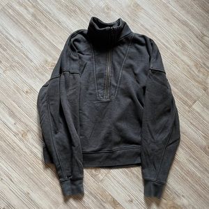 Universal thread gray half zip